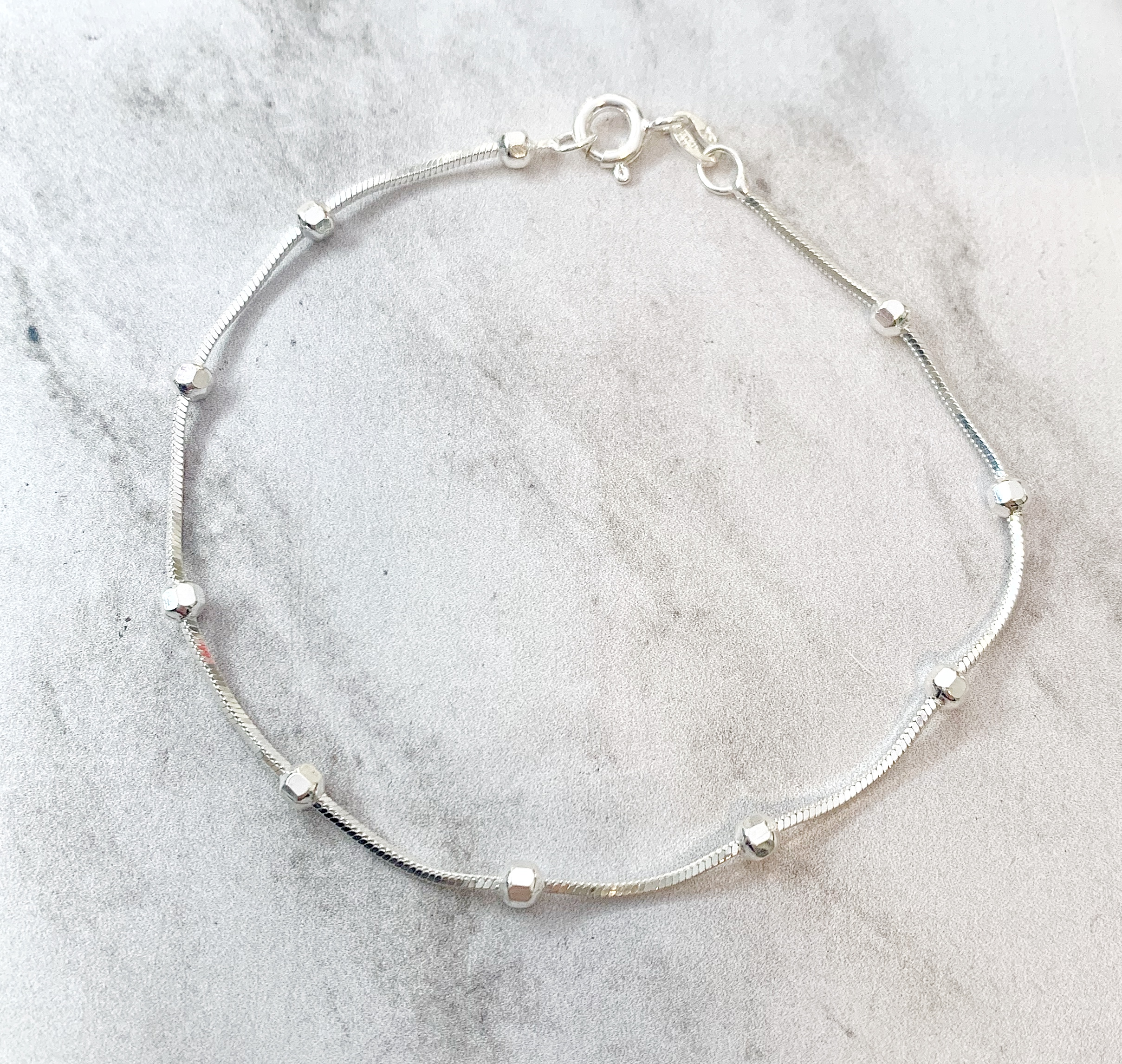 PULSERA COLITA DE RATON CON BOLITAS RECTANGULARES PL DIA DEL MAESTRO 2,2G